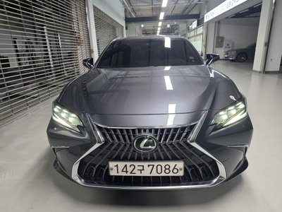 صورة 1 لـ 2023 Lexus ES