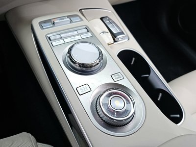 2023 Genesis GV70 photo 9
