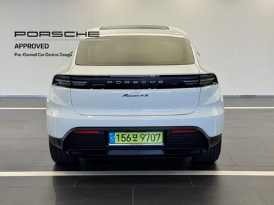 PORSCHE MACAN - 3