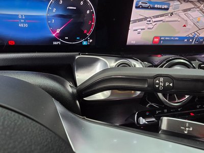 MERCEDES-BENZ GLB - 9