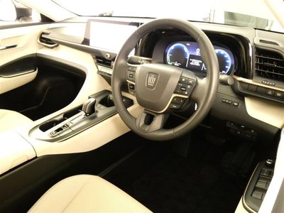 TOYOTA CROWN CROSSOVER - 2