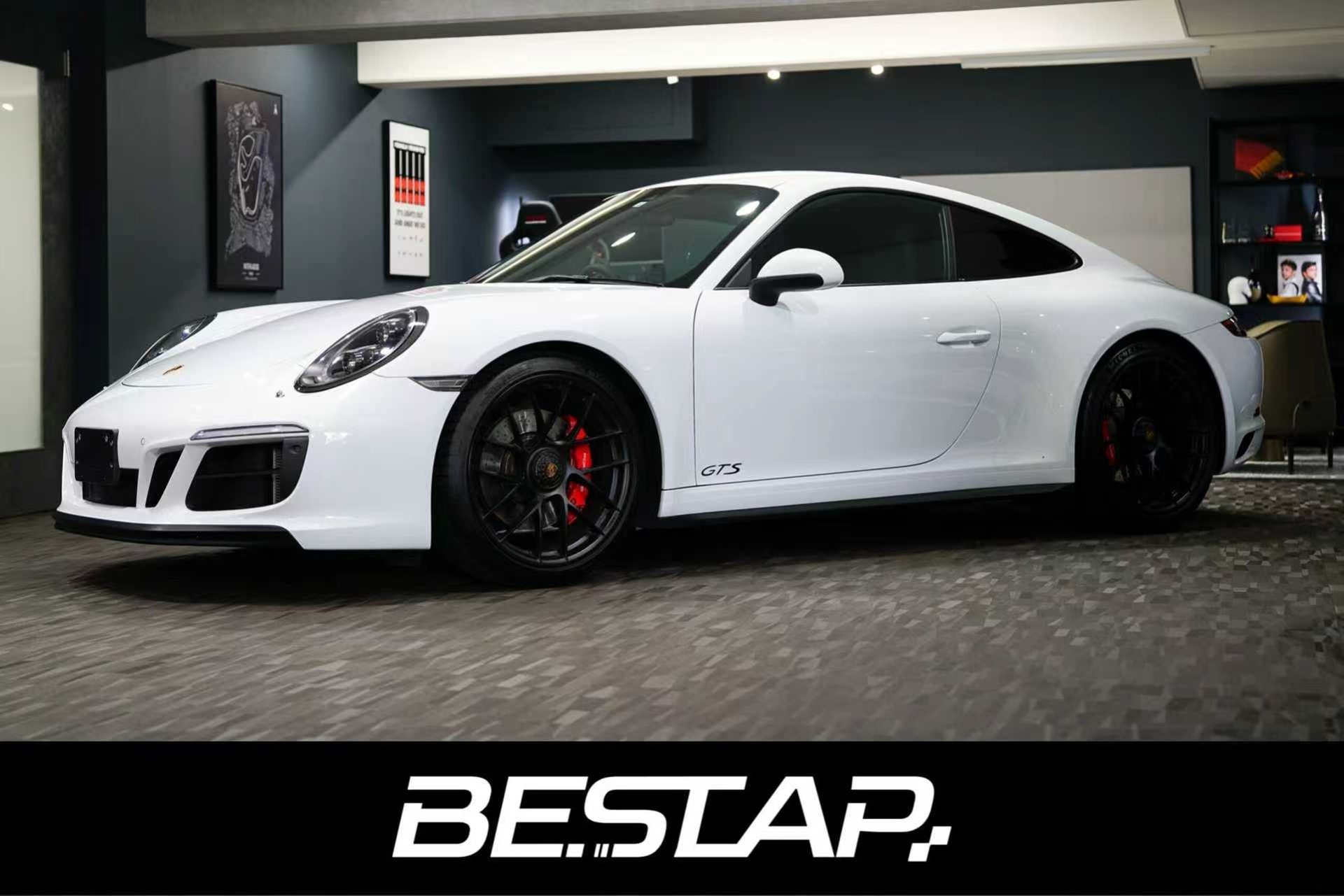 PORSCHE 911 - View 1