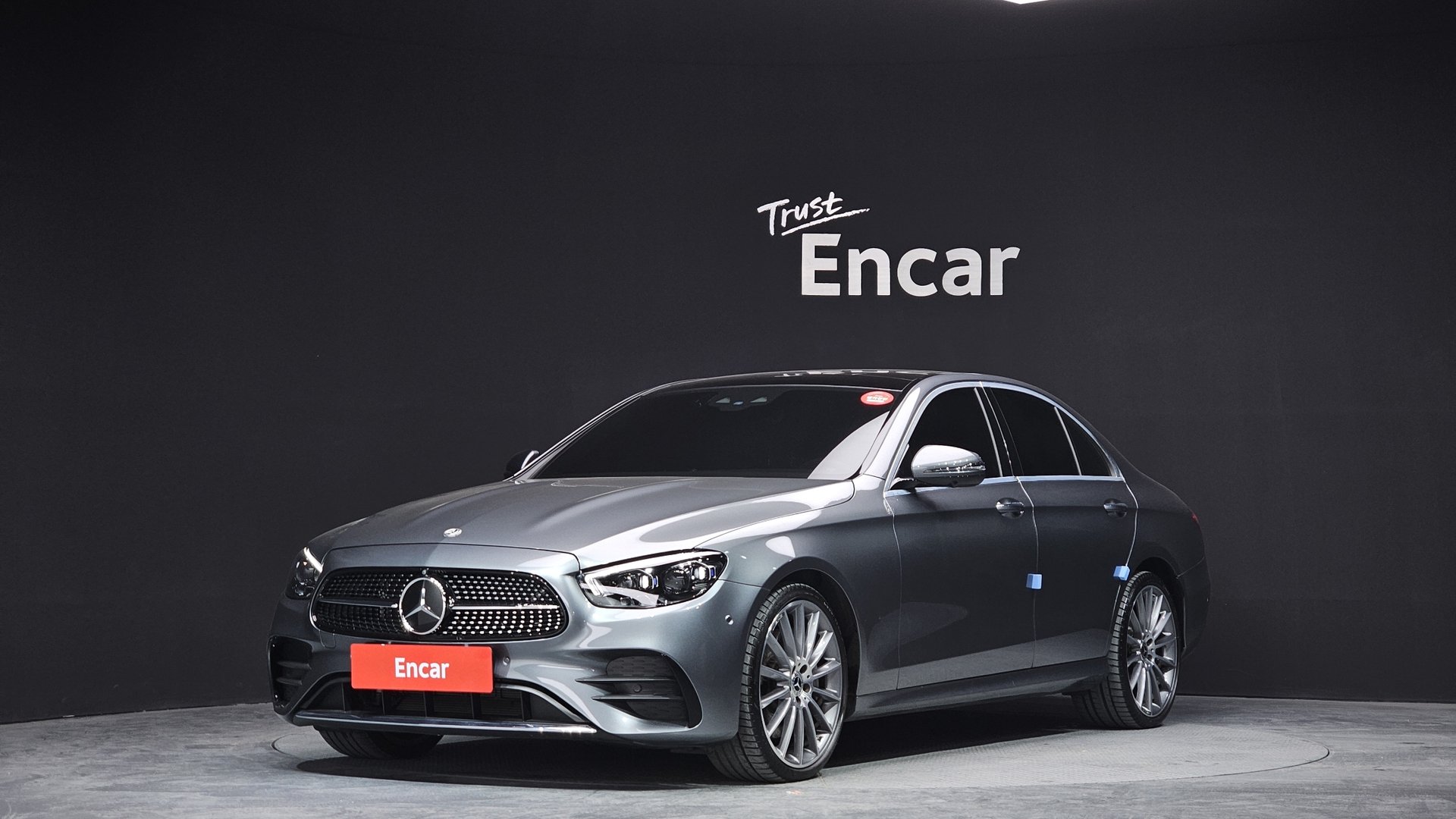 MERCEDES-BENZ E-CLASS - View 1