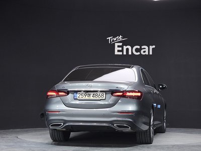 MERCEDES-BENZ E-CLASS - 3