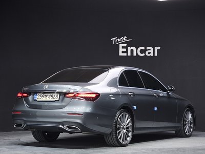 MERCEDES-BENZ E-CLASS - 4
