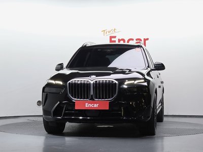 2025 BMW X7 photo 2