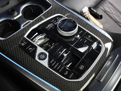 2025 BMW X7 photo 9