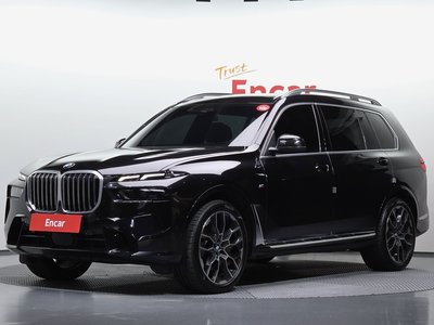 2025 BMW X7 photo 1