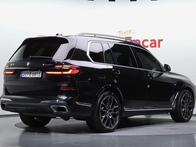 2025 BMW X7 photo 3