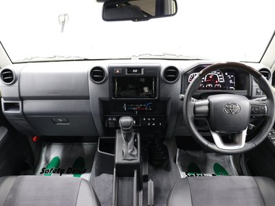 TOYOTA LAND CRUISER 70 - 4