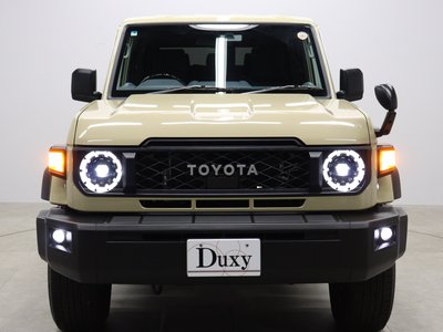 TOYOTA LAND CRUISER 70 - 9