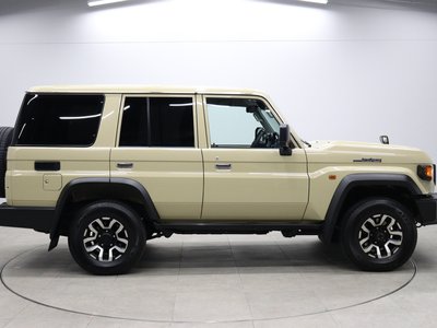 TOYOTA LAND CRUISER 70 - 8