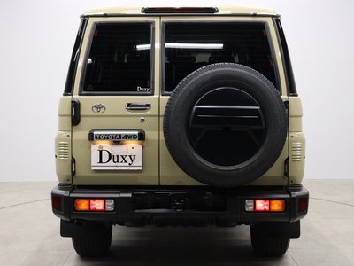 TOYOTA LAND CRUISER 70 - 6