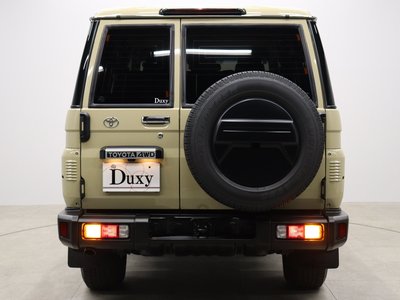 TOYOTA LAND CRUISER 70 - 10