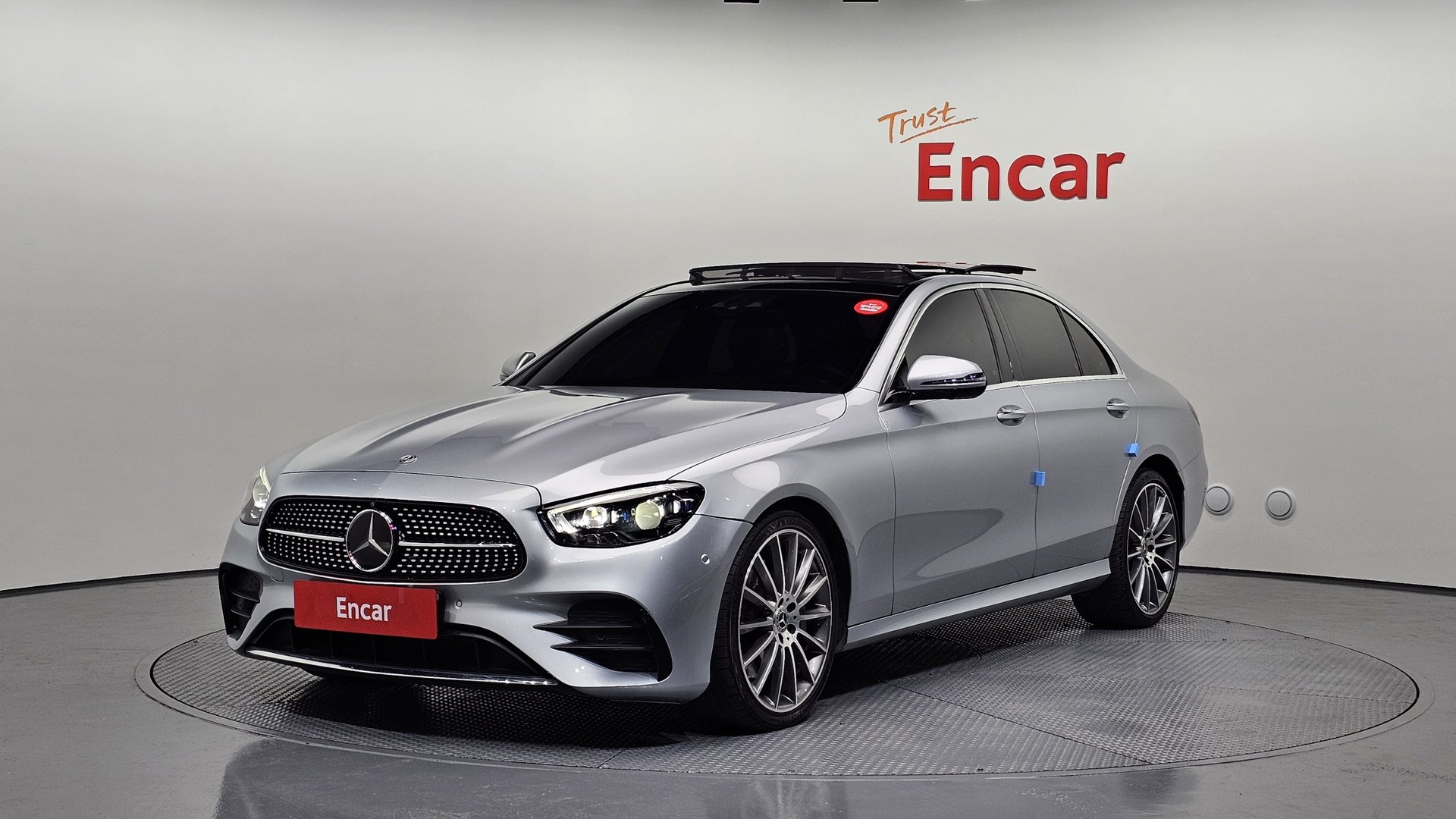 MERCEDES-BENZ E-CLASS - View 1