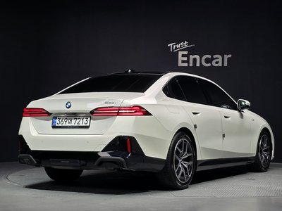 2024 BMW 5 SERIES — фото 3