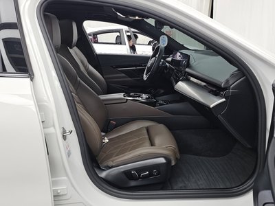 2024 BMW 5 SERIES 缩略图 17