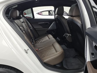 2024 BMW 5 SERIES 缩略图 18
