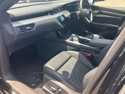 2024 AUDI SQ8 SPORTBACK E-TRON — миниатюра 17