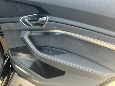2024 AUDI SQ8 SPORTBACK E-TRON — миниатюра 20