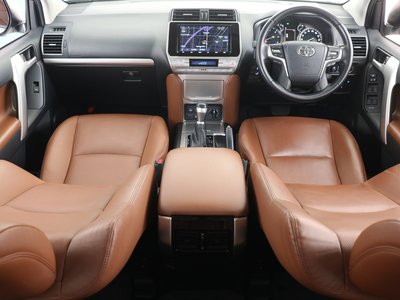 TOYOTA LAND CRUISER PRADO - 9