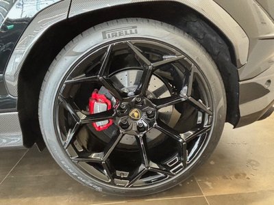 LAMBORGHINI URUS - 6