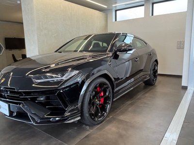 LAMBORGHINI URUS - 4