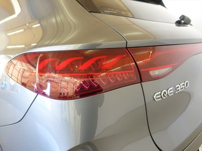 MERCEDES-BENZ EQE - 9
