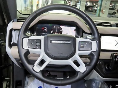 LAND ROVER DEFENDER - 8