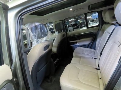 LAND ROVER DEFENDER - 5