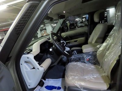 LAND ROVER DEFENDER - 7