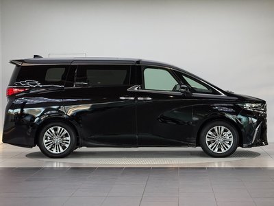 2026 Toyota ALPHARD — фото 8