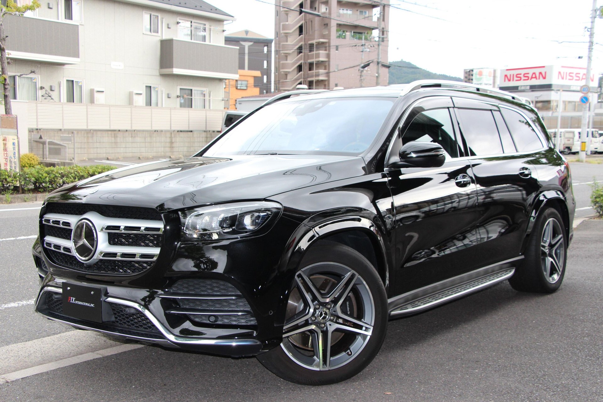 MERCEDES-BENZ GLS - View 1