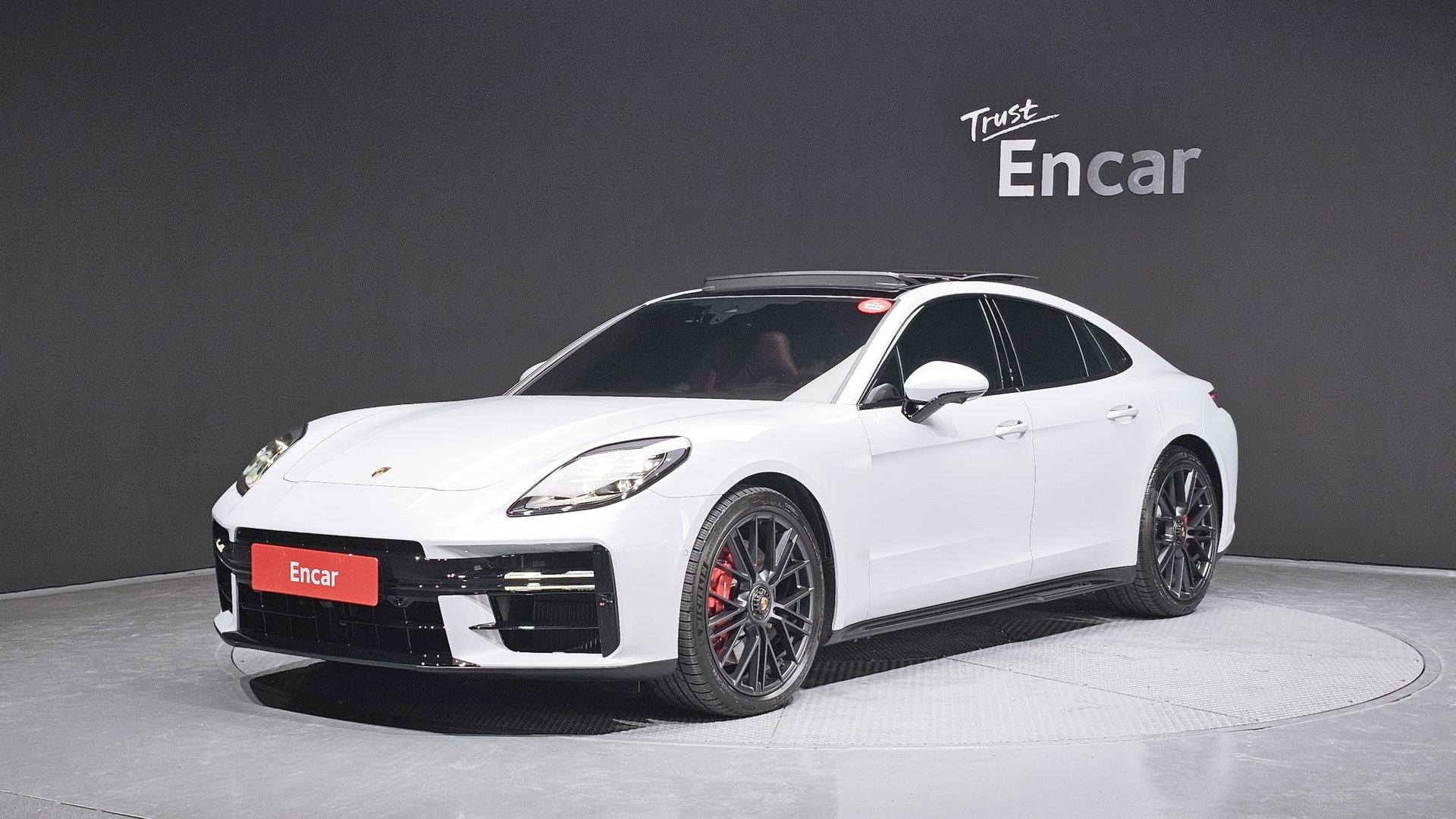 PORSCHE PANAMERA - View 1