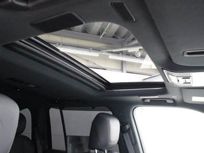 2023 Lexus LX — миниатюра 16