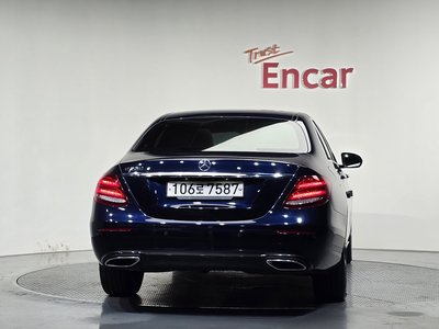MERCEDES-BENZ E-CLASS - 3
