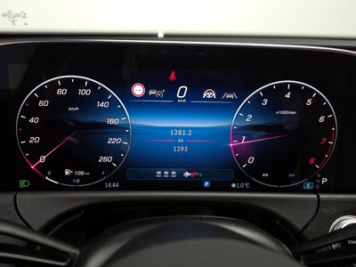 MERCEDES-BENZ E-CLASS - 8