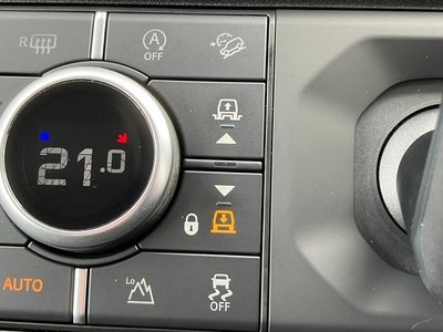 LAND ROVER DEFENDER - 3