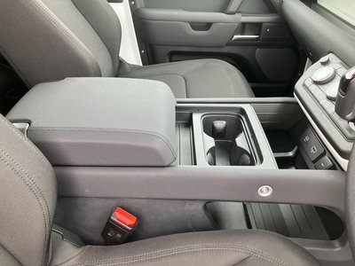 LAND ROVER DEFENDER - 4