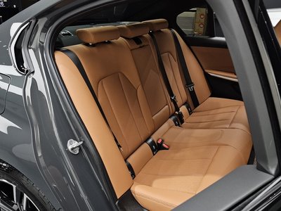 صورة مصغرة 16 لـ 2025 BMW 3 SERIES