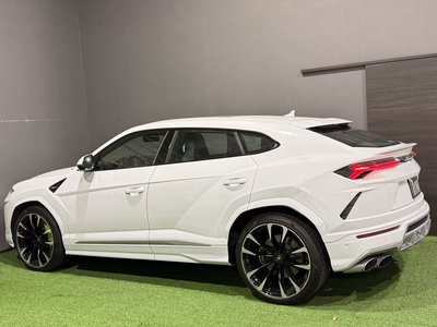 LAMBORGHINI URUS - 10