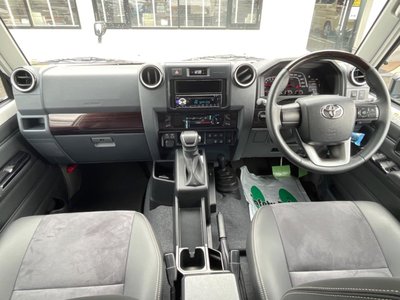 TOYOTA LAND CRUISER 70 - 2