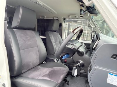 TOYOTA LAND CRUISER 70 - 9