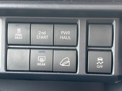 TOYOTA LAND CRUISER 70 - 8