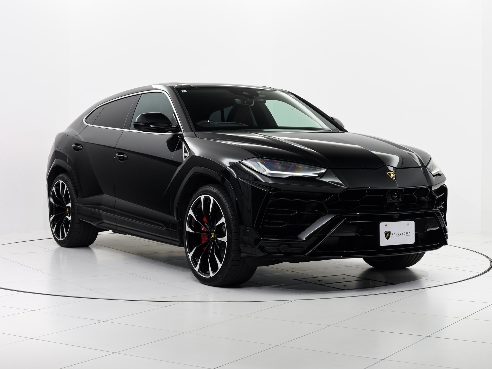 LAMBORGHINI URUS - View 1