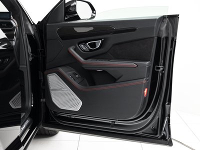 LAMBORGHINI URUS - 10