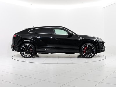 LAMBORGHINI URUS - 4
