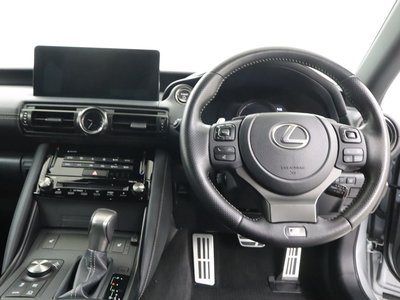 2022 Lexus IS 照片 10