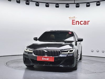2022 BMW 5 SERIES photo 2