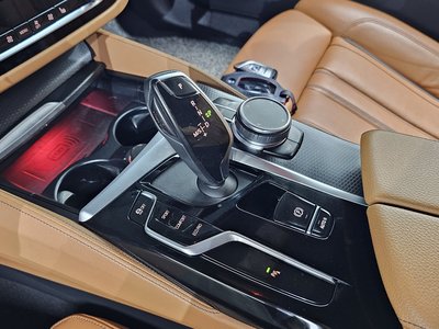 2022 BMW 5 SERIES photo 9